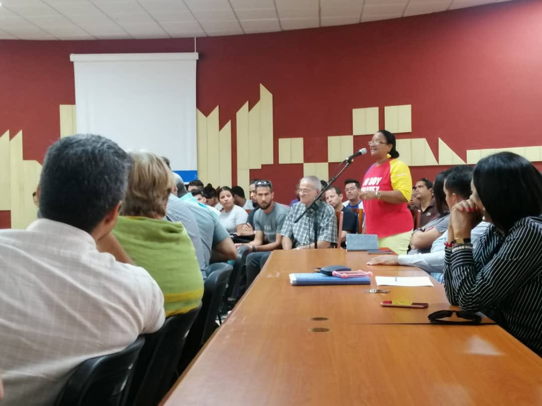 Adan_Coromoto's tweet photo. Seguimos recibiendo muestras de amor y solidaridad del hermano Pueblo cubano, en el marco del 7mo aniversario de la partida física del Cdte Chávez. #Hoy compartimos con autoridades, profesoras(es) y estudiantes de la @universidad_uci, acerca de su fecundo y luminoso legado!! https://t.co/z5HR6oQA3T