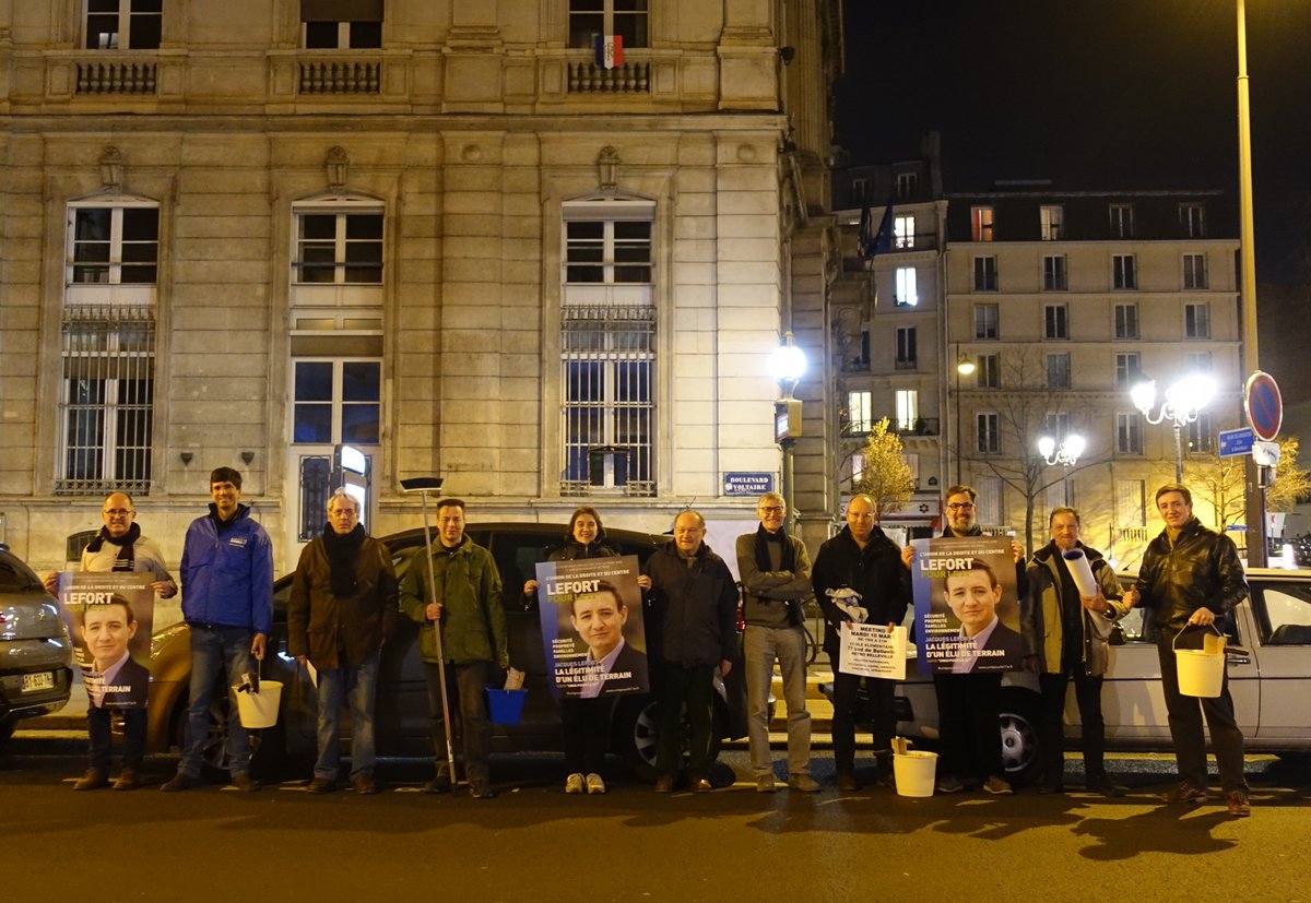 jacques_lefort's tweet photo. Nuitamment, une troupe va se disperser à #Paris11...

#Unispourle11e #DatipourParis #onrefaitladéco https://t.co/K5RiMUXxAl