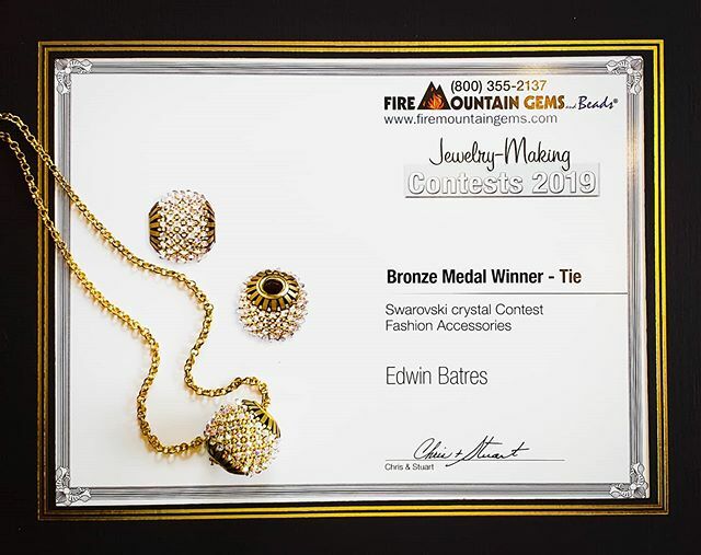 ACLPatterns's tweet image. Just got around to opening my mail today and I find this prize for my piece on the Swarovski contest 2019. Thank you @firemountaingems for the awesome surprise.
#thebeadboy #design #style #unique #beadwork #beadweaving #inspiration #geometric #original #… ift.tt/2vByBys