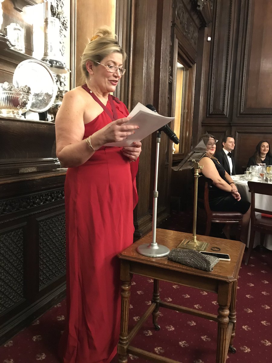 Carolyn_CIPFA's tweet photo. A wonderful evening with Society of London Treasurers hosted by Caroline Holland President of SLT, venue being Vitners Hall was exceptional @Carolyn_CIPFA https://t.co/ZwHbJCj3mW