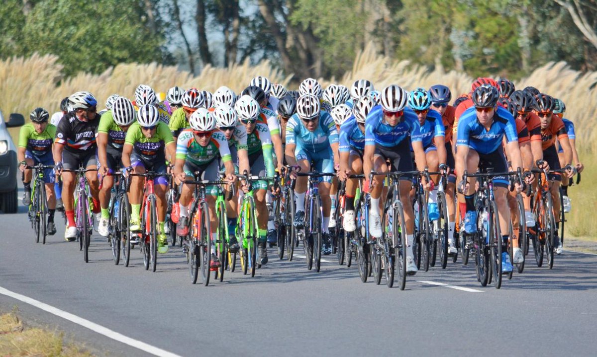 MarcosEPisano's tweet photo. VUELTA AL CENTRO DE LA PROVINCIA 
Es una gran satisfacción acompañar el crecimiento del deporte en nuestra ciudad.
Hoy comenzamos a disfrutar de una gran jornada y lo hacemos con la convicción de hacer de Bolívar una ciudad #BienDeportiva 
#BienBolívar https://t.co/OApKjTkxtB