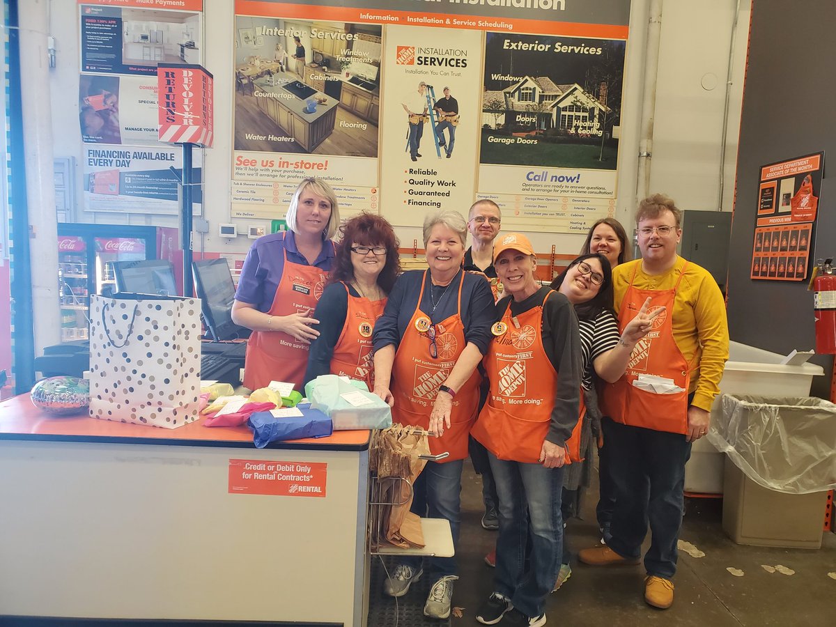 AylaHenson1404's tweet photo. Bittersweet day at The Fort, wishing the very best to Desiree!  You have been an amazing partner here, and will be missed greatly!  Good luck and congrats on your promotion! https://t.co/5jGLOt4Dq7