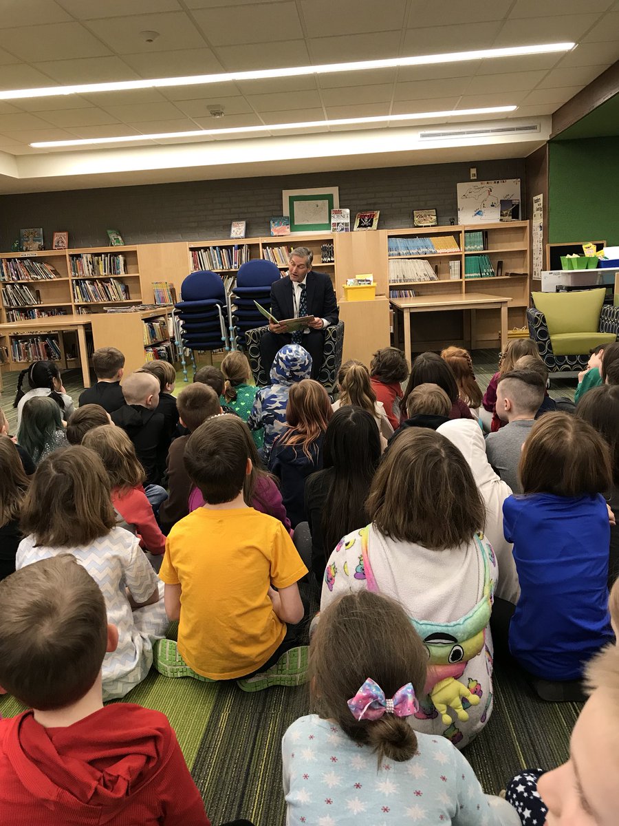 MrsWilsonsClass's tweet photo. We had 2 Mystery Readers today! Thank you π#micoyotes https://t.co/cTS5tIOQlP