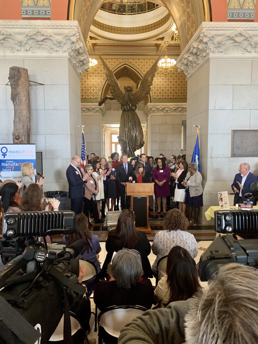 jodilatina8's tweet photo. Women & Girls Day at the Capitol @LGSusanB #parityProject announcement to promote > women into the ‘C-Suite’. Fortune 500 Companies sign on ✅ @WTNH @ctcapitolreport @LGSusanB #barbiegirlAmbassador https://t.co/540QyB6Dfs