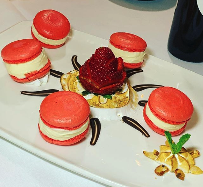 MorelsLasVegas's tweet photo. Life is sweet… like our macaroon ice cream sandwiches filled with sweet vanilla ice cream 😋 https://t.co/TzSPTx25pU