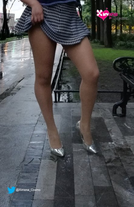 Piernas en el parque y los mosquitos🦟 quieren picarme. https://t.co/Hq98R6NQFq