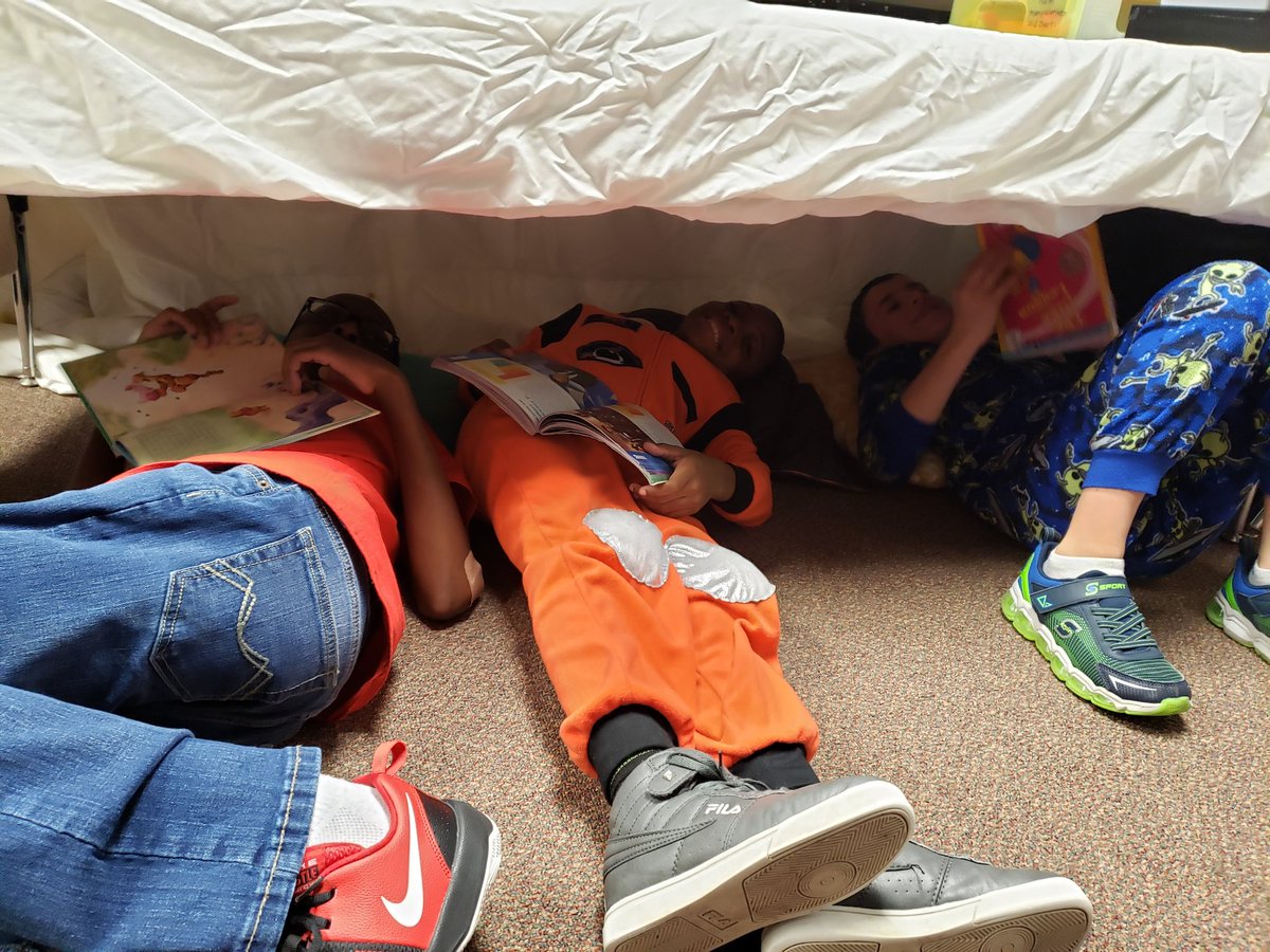 VenturiMrs's tweet photo. Reading in our blanket forts today! @DeerCreekElem https://t.co/U3WVAOLfoJ