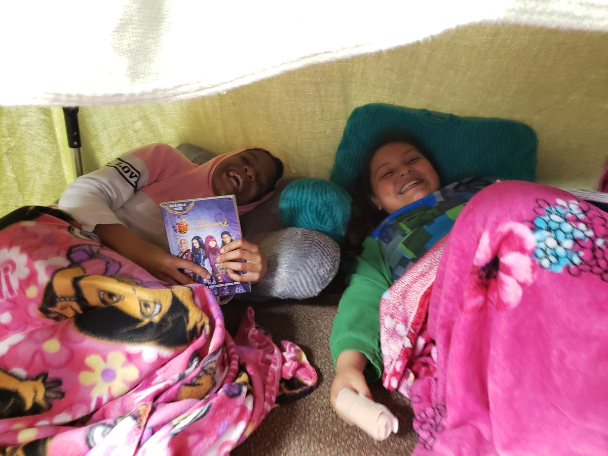VenturiMrs's tweet photo. Reading in our blanket forts today! @DeerCreekElem https://t.co/U3WVAOLfoJ