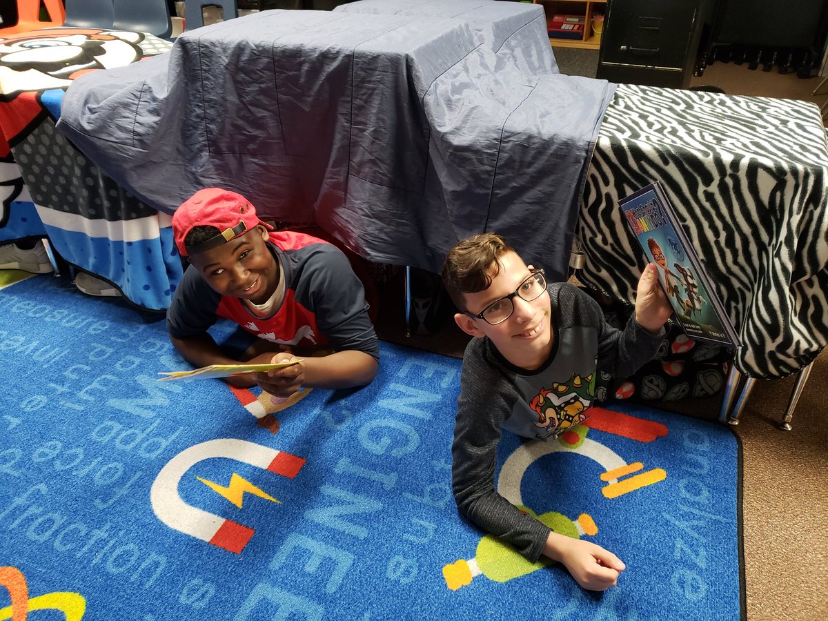 VenturiMrs's tweet photo. Reading in our blanket forts today! @DeerCreekElem https://t.co/U3WVAOLfoJ