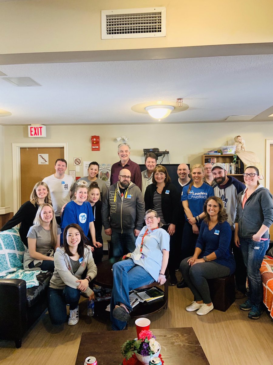 Had such a blast with my <a href="/atbfinancial/">atbfinancial</a> family volunteering at the @KerbyCentre today! Incredible what a team can accomplish with some fresh paint and extra helping hands! #teamatb #communitylove