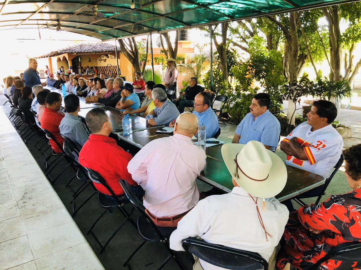 VictorSilvaMich's tweet photo. Con mucho ánimo llevamos a cabo una Reunión con Comités Municipales del PRI del Distrito IV Federal. Es momento de organizarnos y estar cerca de los ciudadanos y sus causas. 
#VamosSumandoTodos https://t.co/lNack8X9Kk