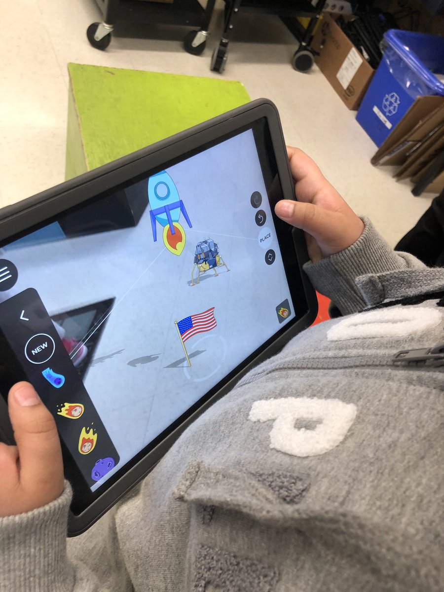 WigmoreTech's tweet photo. Some grade 2’s and 3’s dove head first into #AR learning with the @ARMakrApp #ARVRinEDU #peel21st https://t.co/wlJxpBgxTt