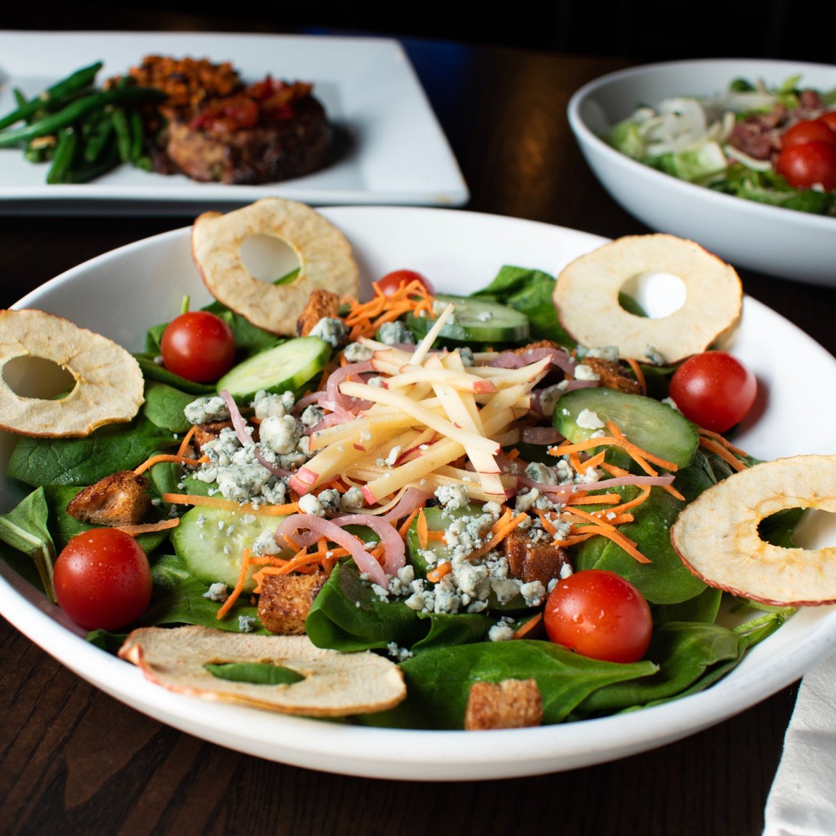 PigIronPub's tweet photo. FRESH APPLE SALAD //
Apple slices, apple chips, cucumber, pickled red onion, heirloom tomato, carrots, bleu cheese, raisin bread croutons, over spinach https://t.co/Y2CCYZVI9L