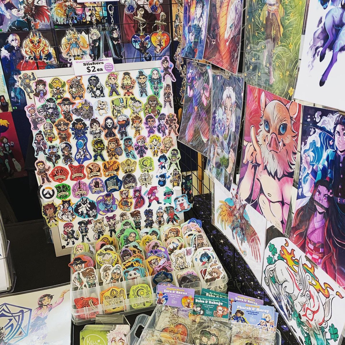 kellberryart's tweet photo. All ready for supanova ! With @Rosies_Dragon featuring @PantsFrankie as our helper. 🌟
#artistsontwitter #artistalley #supanova #melbourne #kellberryart https://t.co/FXH5mqauo3