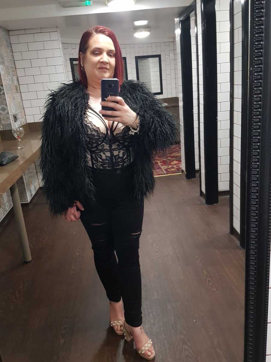 siobane1984's tweet photo. #toiletselfie #datenight https://t.co/ZUf2hovbEd
