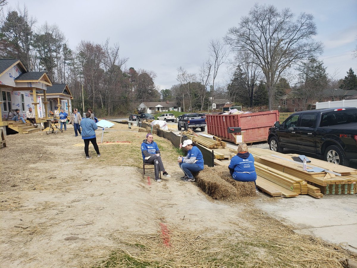 FatemiaGunter's tweet photo. We had such a great time at the Women's Build event with Habitat For Humanity! So thankful that our store was selected to make a difference in the lives of single mothers in Hanover County. We are women! We are Lowe's!
 @BlueBoxR1 @lowes2572 https://t.co/QHWBMCjbpn