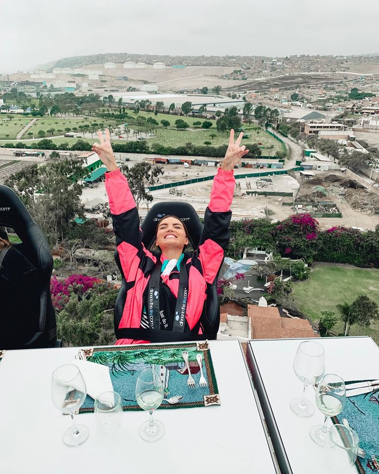 BCachaza's tweet photo. ¿Imaginas lo que sentí almorzar en las alturas? ¿cómo sería saltar en paracaídas? ¿Imaginas como es saltar en bungee? Adrenalina pura ¿Estarías emocionado o asustado? Siempre hay que tener el valor de intentar cosas nuevas, no dejemos que el miedo nos haga perder experiencias!!! https://t.co/PwFOJmUXCQ
