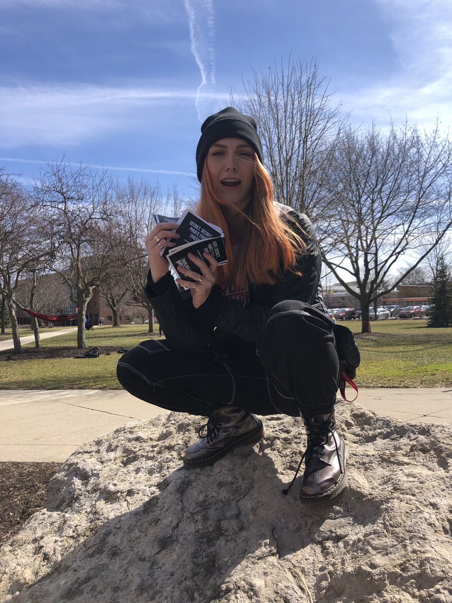 bug_girl_babey's tweet photo. She’s telling you to come to the #ShatShow !!!!! https://t.co/nM5wUK0Ic8