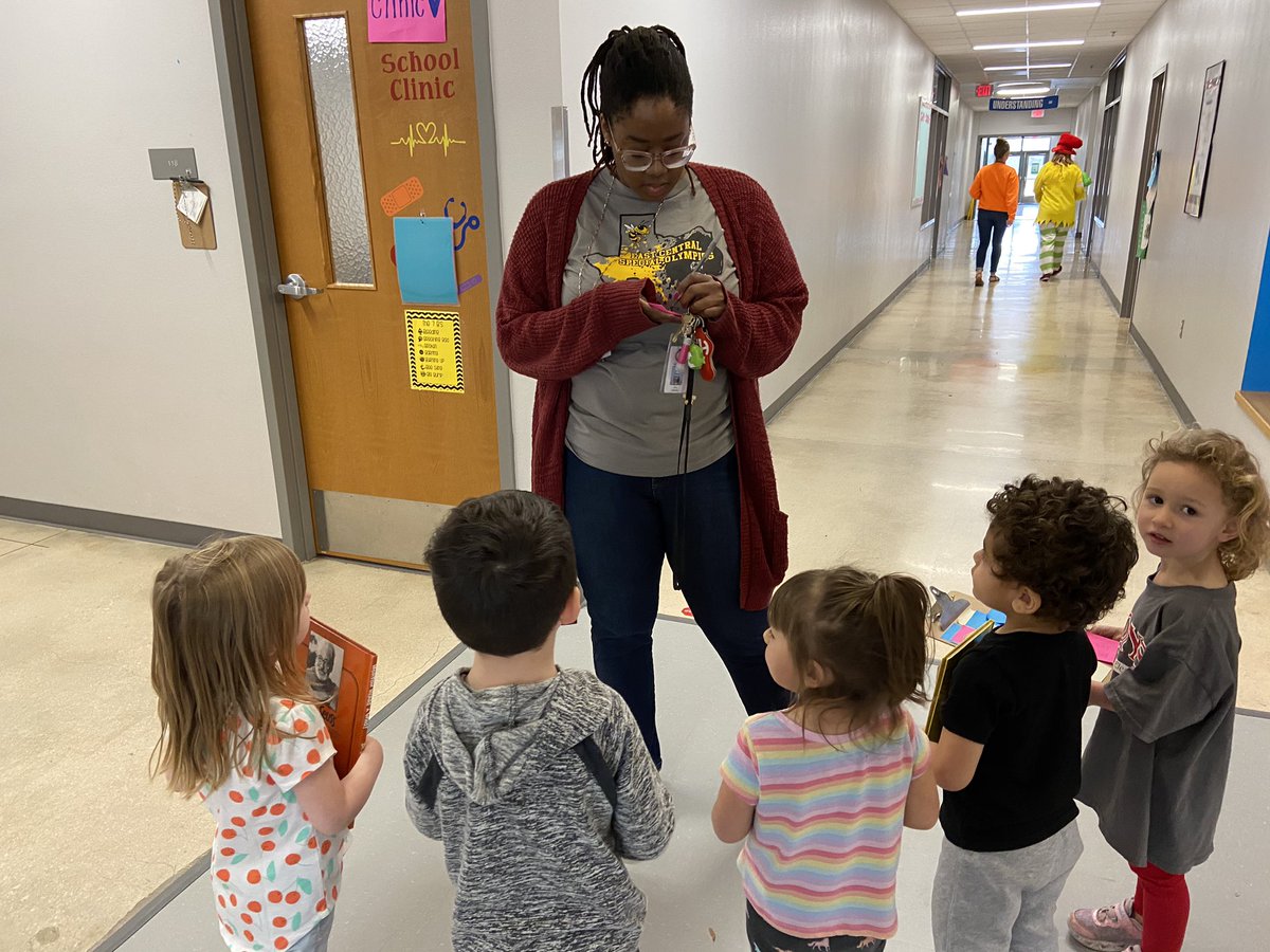 DaggettPv's tweet photo. What is your favorite Dr. Seuss book? Collect data, graph, read the data! They were so worried about the writing on the table. #pvlionpride #ecisdtweets #drseussweek #prekmakeslearningfun https://t.co/b2oEqTdNla