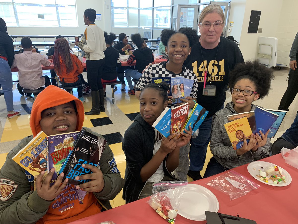 APSSylvanHills's tweet photo. @SHMSMedia2 organized another great event for our readers!! Thank you to our sponsors, The Tax People USA and @lbritwms! Because of your support, our scholars enjoyed fresh baked cookies and hot cocoa, treats and FREE 📚📚!! https://t.co/vWVA90PWP8