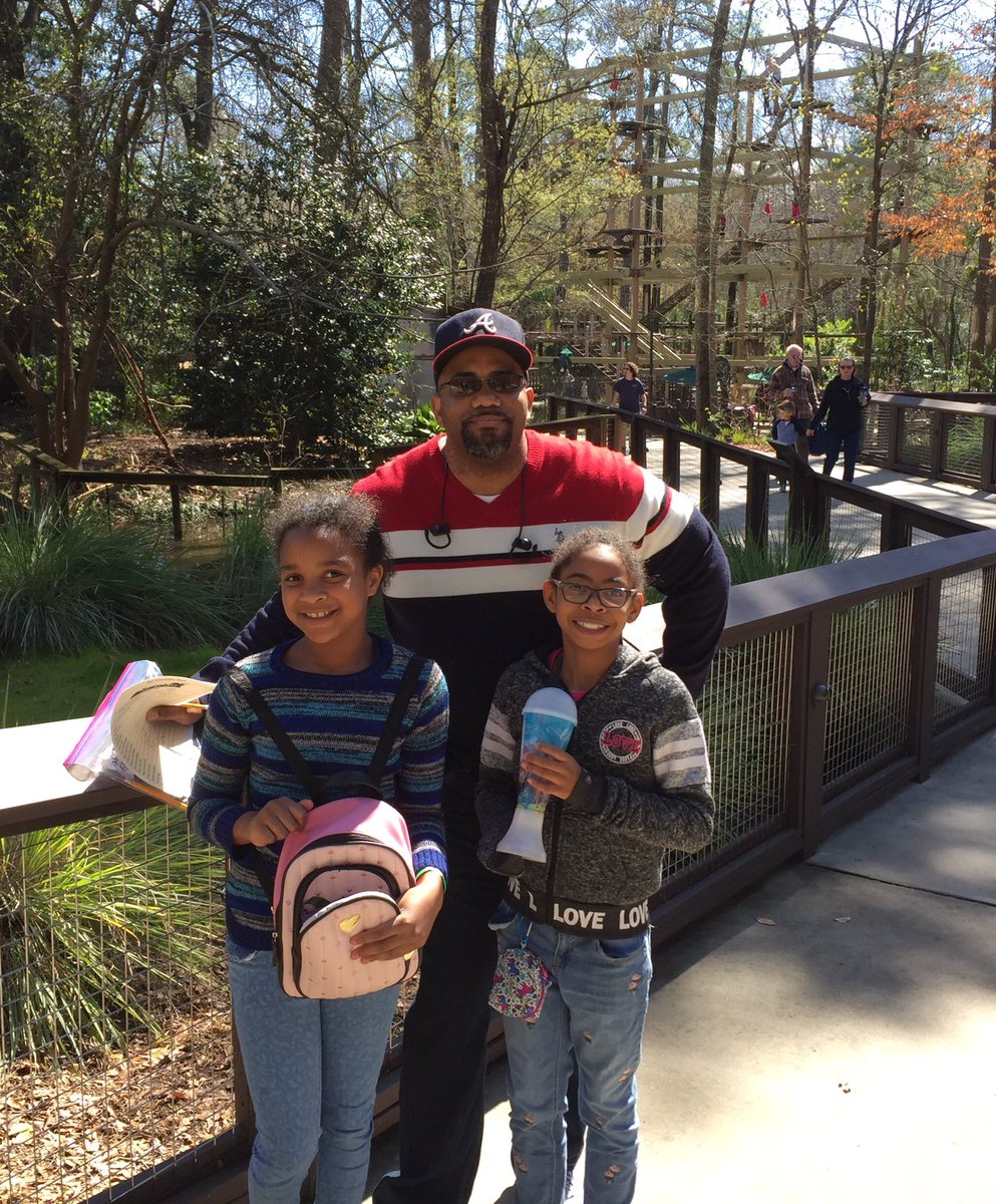 CMParent2's tweet photo. Beautiful day for a 4th grade field study to Riverbanks Zoo! #lceupper https://t.co/2o1zM0XdWe