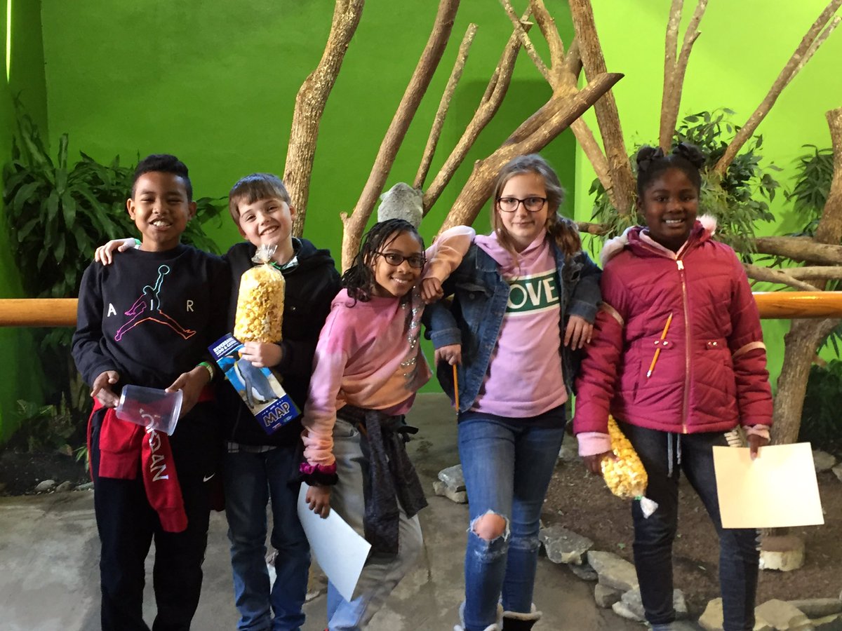 CMParent2's tweet photo. Beautiful day for a 4th grade field study to Riverbanks Zoo! #lceupper https://t.co/2o1zM0XdWe