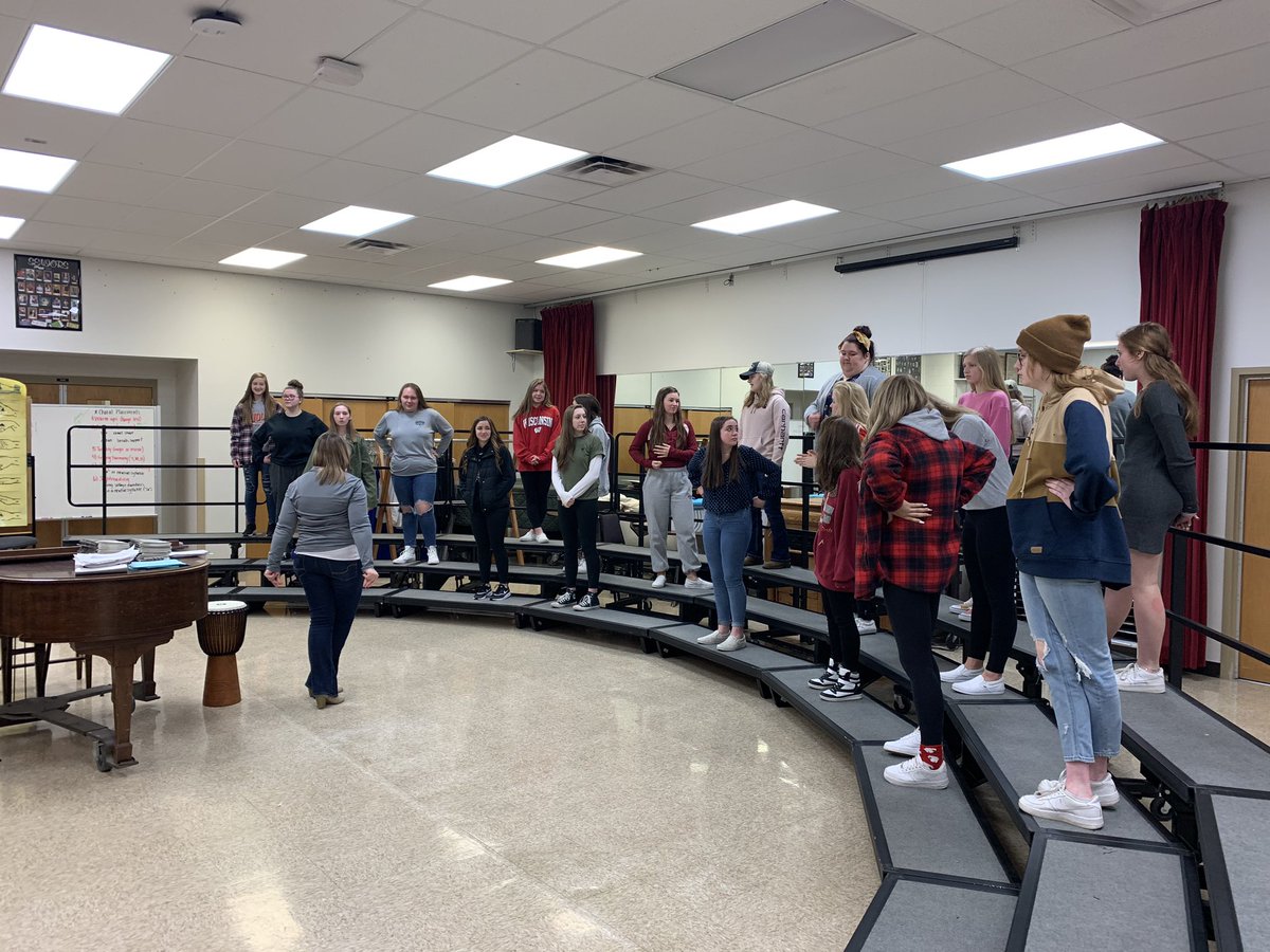 uwecchoir's tweet photo. What a fun day of touring!!! Thank you Hartford Union and West Bend High Schools for hosting us today!! Such a fun day of singing together! #iSingUWEC #CC2MK @uwecchoir @UWECMusiThea @ChancellorJim https://t.co/4nIW3vfRwt