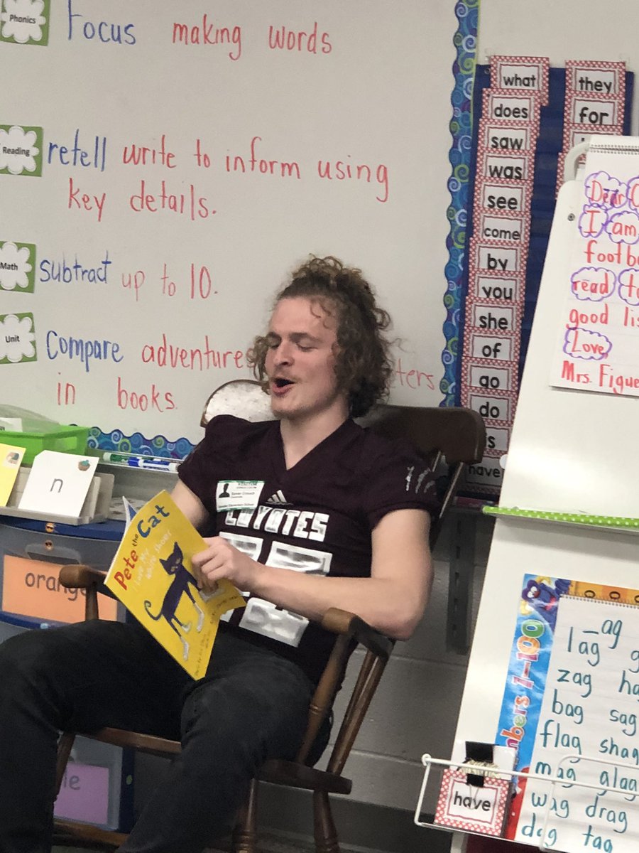 Coyotes reading to students during Read Across America Week . Giving back to the community 📚🐾 Proud of our players <a href="/_yahsirthomas/">Yahsir Thomas</a> <a href="/TiAnthonyW/">TiAnthony Wagner Jr.</a> <a href="/xavier_crouch/">Xavier Crouch</a> &amp; <a href="/greene_verron/">Verron Greene</a> 🏈