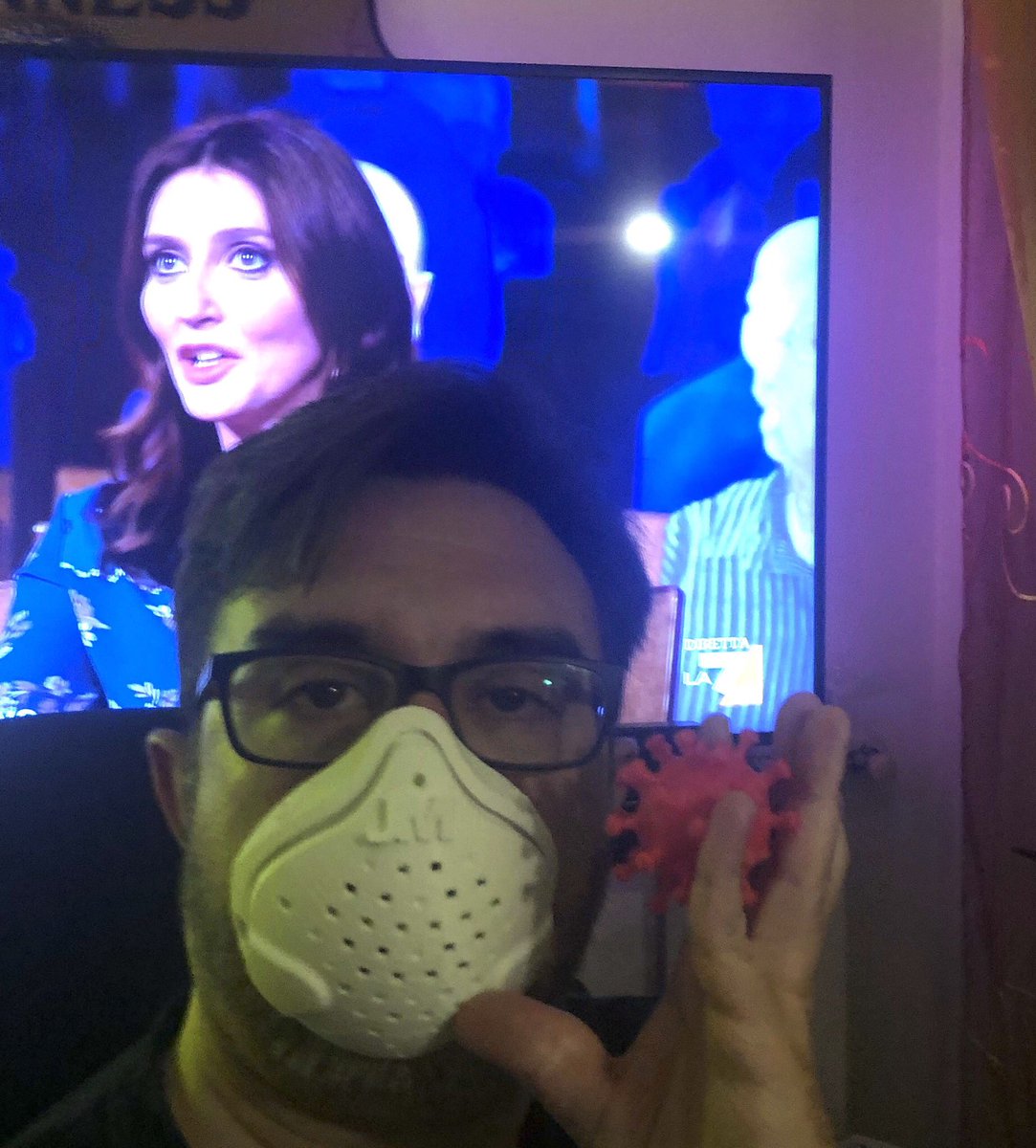 JustMakeCo's tweet photo. Nell’emergenza stampiamo in 3D #coronavirus e #mascherina. Come tutti i venerdì per stare davanti alla tv e vedere #propagandalive @welikeduel @zdizoro @Fra_R10 https://t.co/4Lgm4Zo6Wy