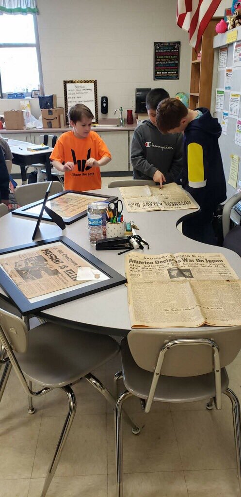 SiegelEagles's tweet photo. Thanks to the Lynch family for sending in primary sources from 1941, 1963 and 1969. The newspapers covered the bombing of Pearl Harbor, Kennedy's assassination and Landing on the moon. #travelingbackintime https://t.co/QxaCYwvmUu