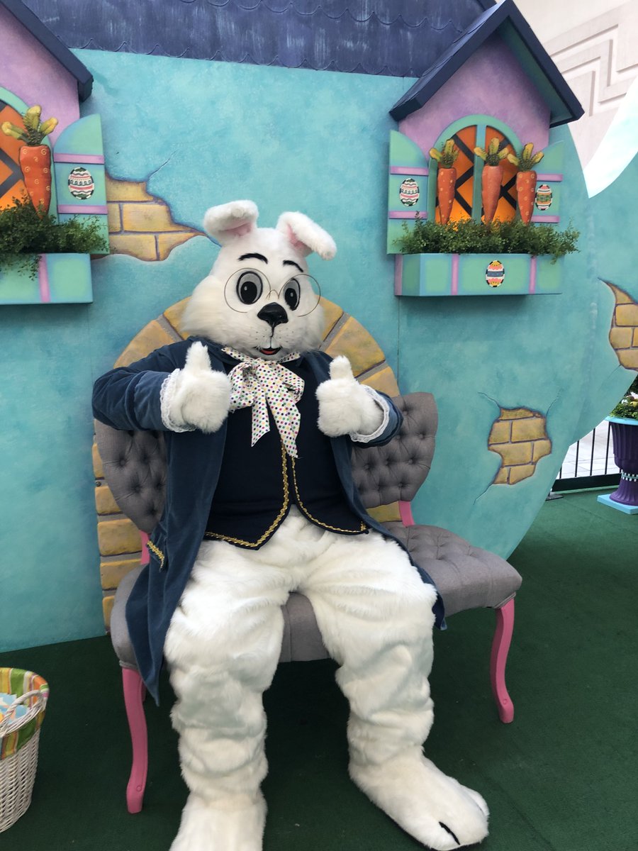 Take your Easter photos on opening day, March 20th and use our $10 off coupon for any photo package of your choice. 🐇 Download it and bring it with you to the set or use it when you make your reservation here:  bit.ly/2waAzpp