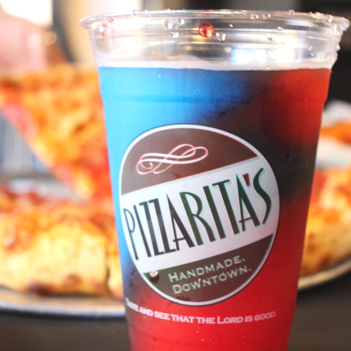 Pizzaritas's tweet photo. Swirling into the weekend with good eats and frozen drinks! 😍 #Pizzaritas https://t.co/MsdIIeJnLv