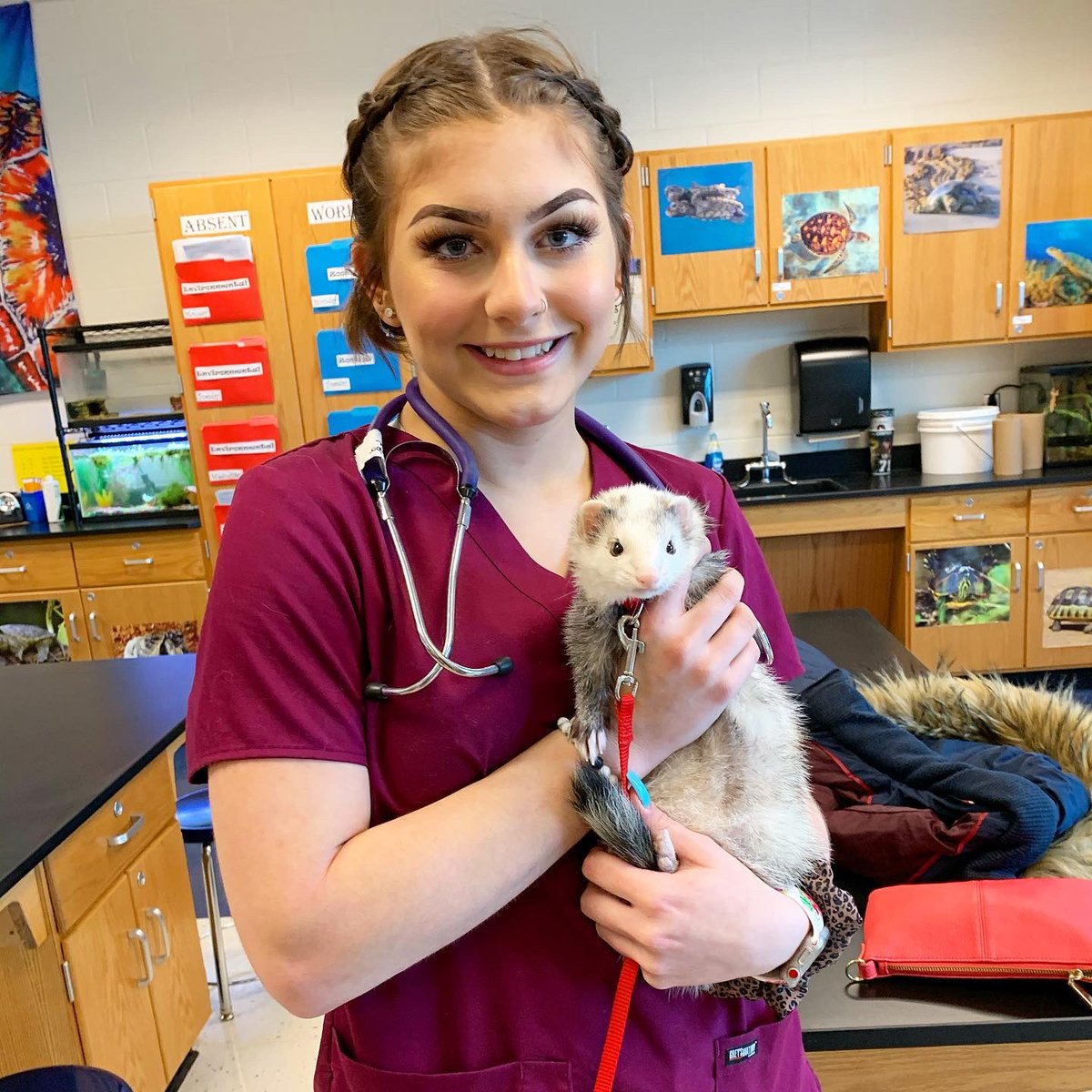 mrsgeist's tweet photo. Congratulations 💙💛 Class of 2020 💙💛 on completing your graduation projects! We had such a fun day! 👩🎓👨🎓#classof2020 #congrats #graduationyear #animalsgalore #graduationprojects https://t.co/teRNoYDJCc