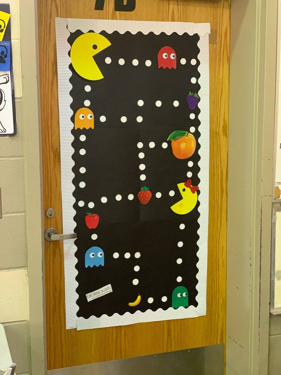 justinemnavan's tweet photo. I "PAWS-ITIVELY" rocked the cafeteria staff door! I must admit, our kitchen staff are "Nacho" average lunch ladies! #healthy #kindness #huntingtonrocks https://t.co/YasA5kBOpL