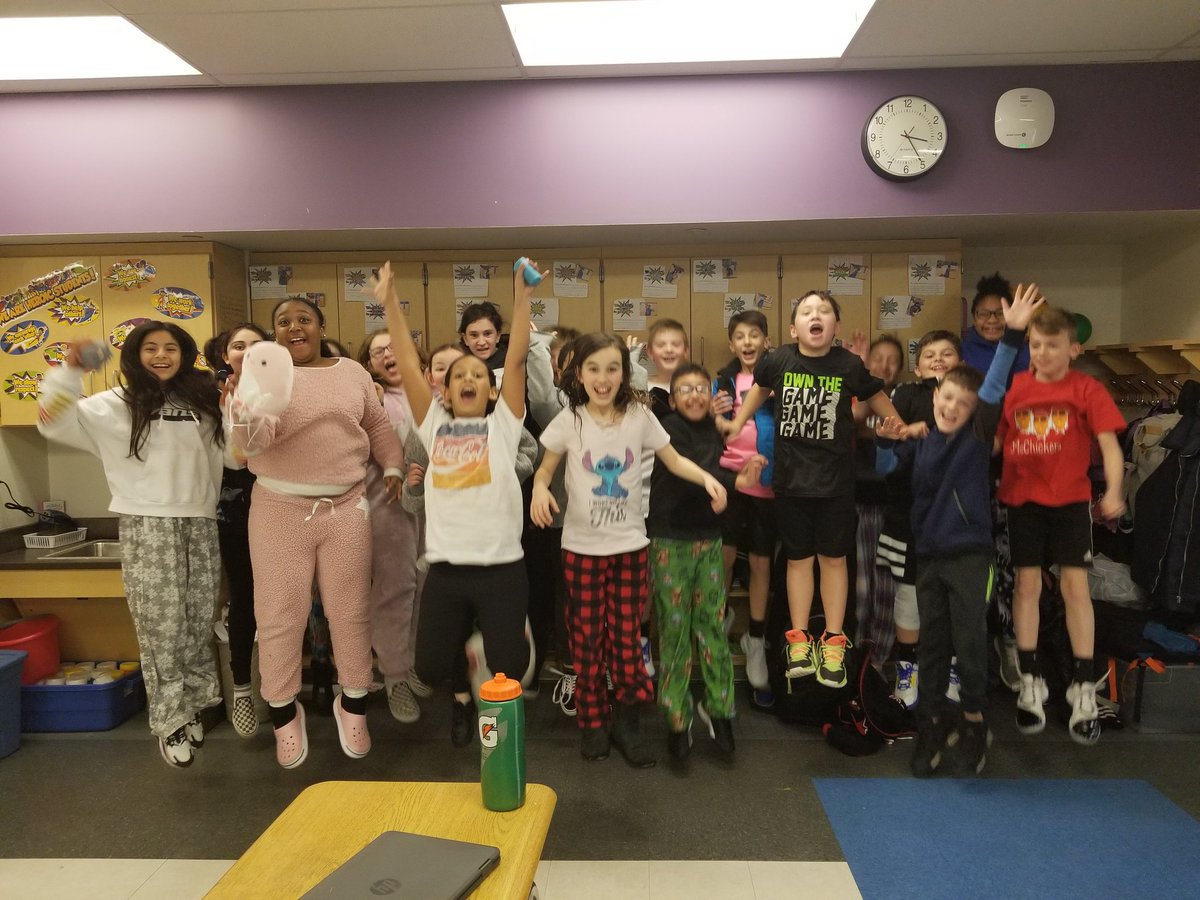 miss_stecklein's tweet photo. Read Across America Week: PJ Day!  @Willow_Dale_ES https://t.co/upLl7CTVBe
