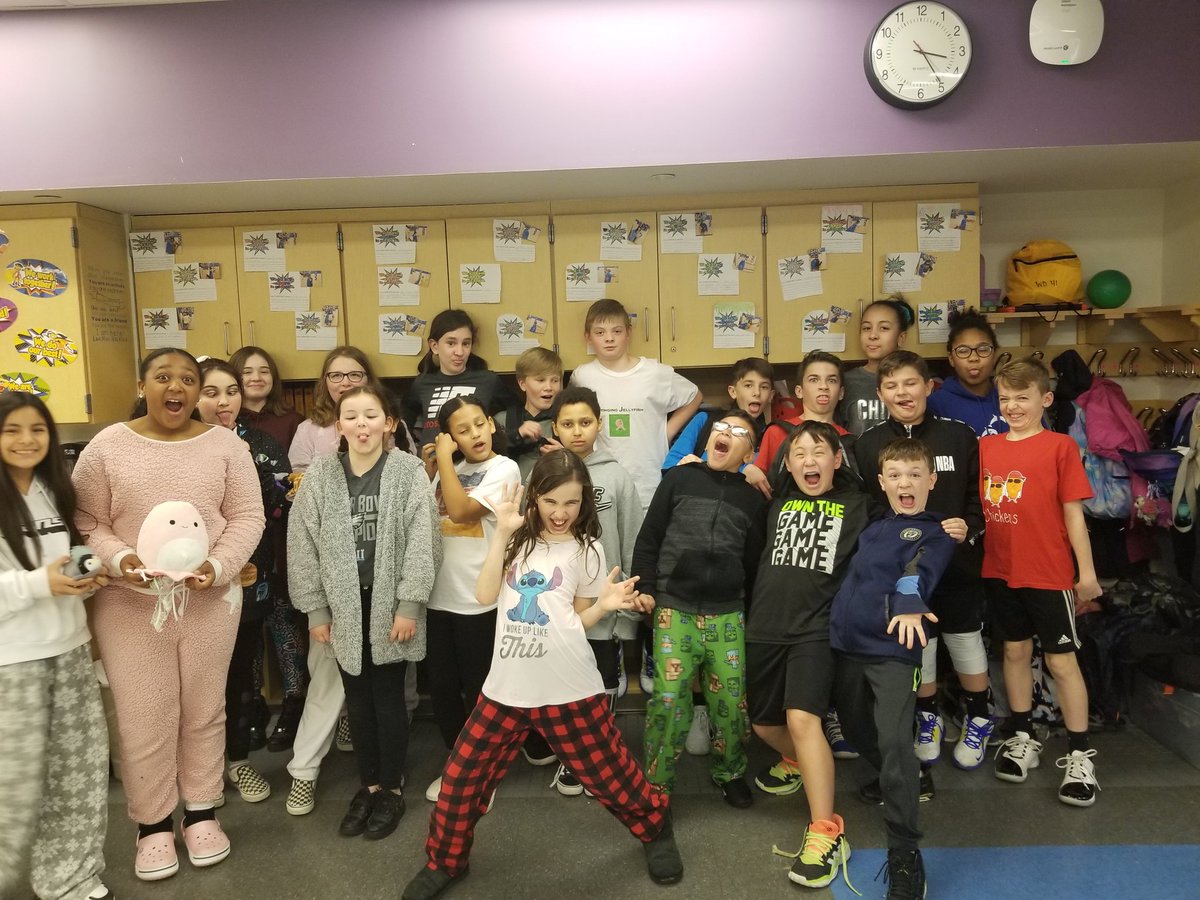 miss_stecklein's tweet photo. Read Across America Week: PJ Day!  @Willow_Dale_ES https://t.co/upLl7CTVBe