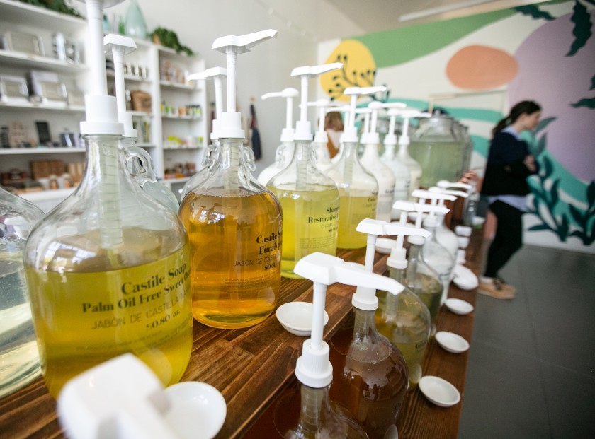 latimes's tweet photo. In the U.S., 234 pounds of plastic are produced per person per year. A lot of it can't be recycled.

"We have this massive plastics problem and we can’t recycle our way out of it."

But you can make a difference. Ideas for plastic-free living: https://t.co/KxGPgWwuOa