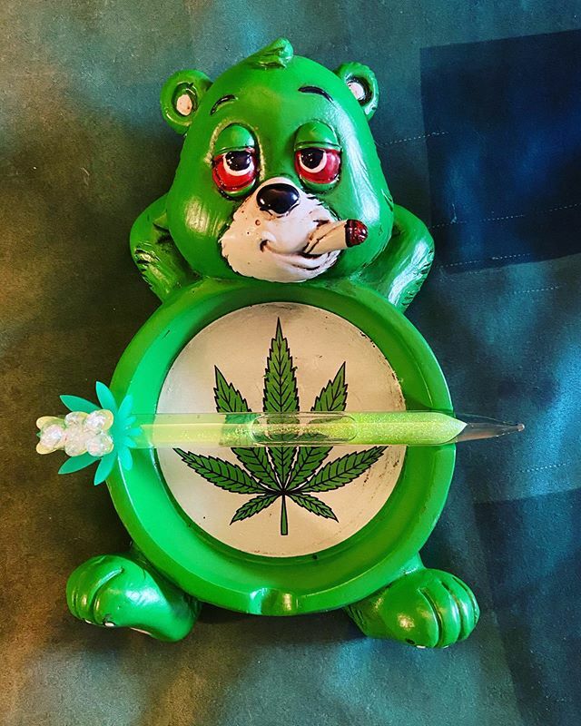 MissGthumb's tweet photo. New ashtray 💚 #spencers #cannabears #cannabearsjewelry https://t.co/4sgzaJNMmF https://t.co/N8zY9vMj1L