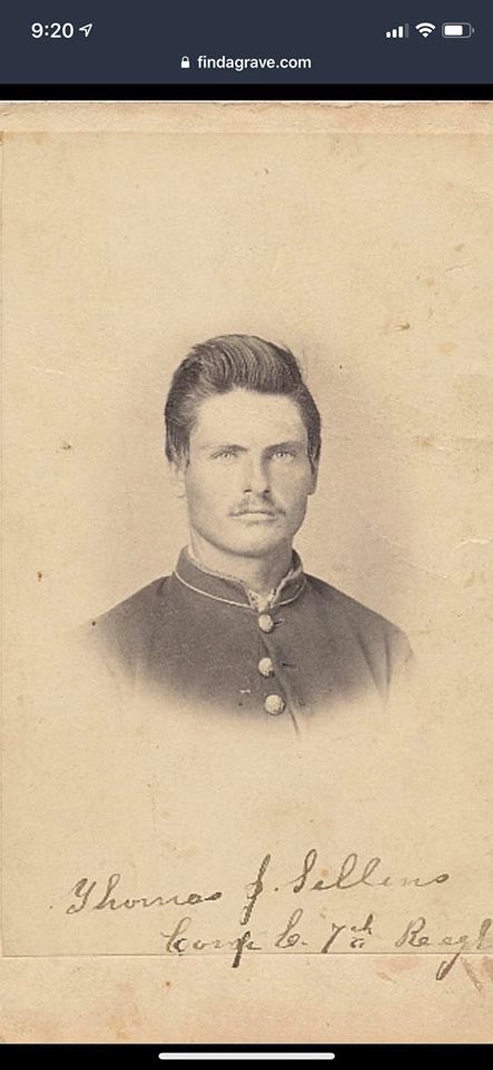 itsmechazxd's tweet photo. Hi @Zak_Bagans , I’m a member of a Ghost Adventures fan group on Facebook and one of the members have posted a photo of your lookalike. 

I was wondering if you were aware of this lookalike at all? https://t.co/nBJsbPuX8c