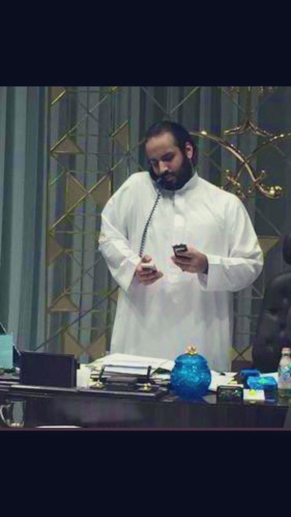 Msksa84's tweet photo. وقت الرخا شعبه يحبه ويغليه 
وعند الشدايد كلبوهم سيوفه 
#ولي_العهد #محمد_بن_سلمان https://t.co/hhT3gy88Ej