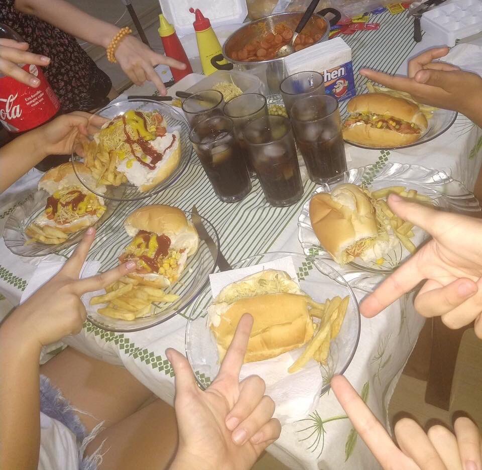 temumadica's tweet photo. queria tá assim com os amigos q eu gosto https://t.co/Rs6l3jLVw3