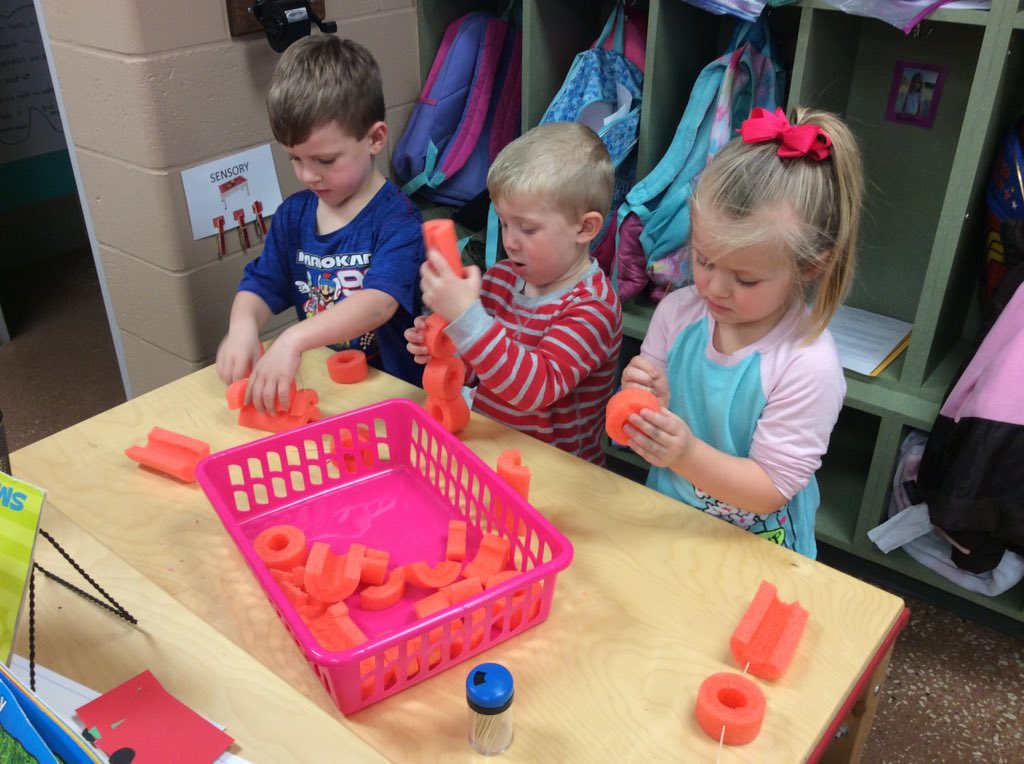 GenPreschool's tweet photo. Preschool STEM boat construction! #BeADragonSGEL https://t.co/HCLGJrA1a7