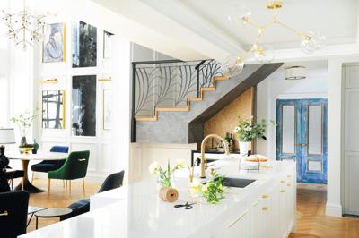 From floating shelves to colorful wallpaper and lush greenery, discover 15+ kitchen makeover ideas to get your hardworking space ready for spring. keepingyouinformed.info/trendspottr/ho…