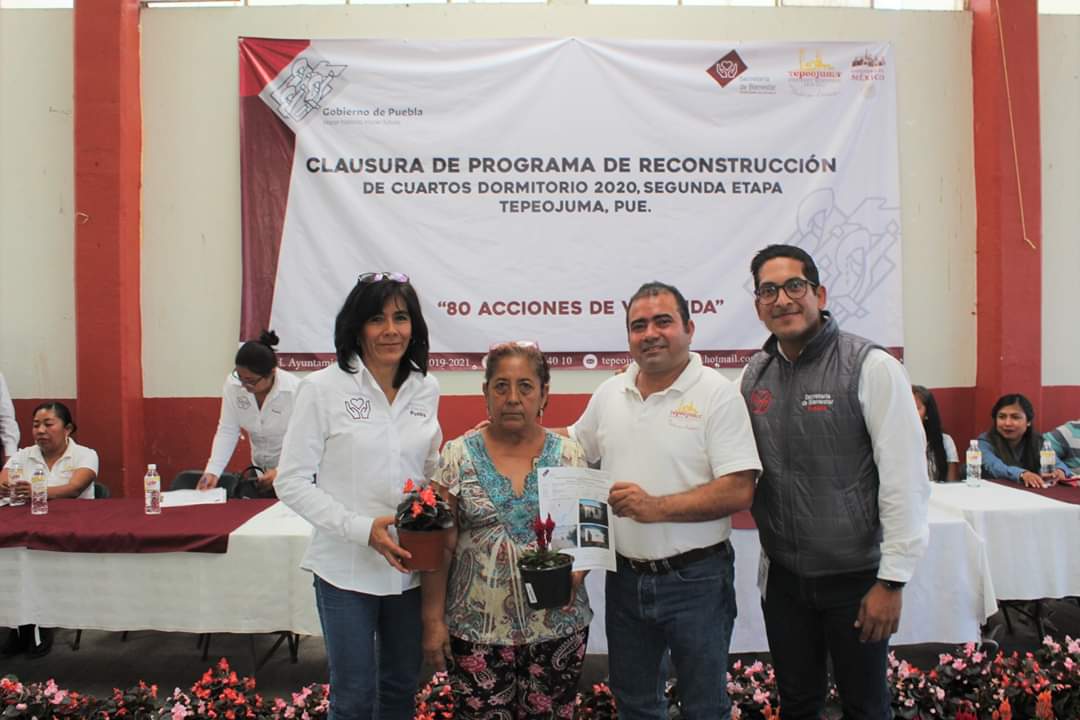 ManuelIGil's tweet photo. Con la finalidad de contribuir a la protección y garantizar el derecho a disfrutar de una vivienda digna, en compañía de Delma Mendiola García y Miguel Mendoza Jiménez realizamos la clausura del programa de Reconstrucción de Cuartos Dormitorios 2020, de la segunda etapa. https://t.co/6L1XAQkqWs