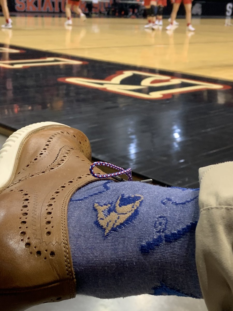 SHS_SportMed's tweet photo. Hosting some playoff basketball had to wear the @colehaan with the new laces with some fishing socks. https://t.co/Gk9VKIO3MM