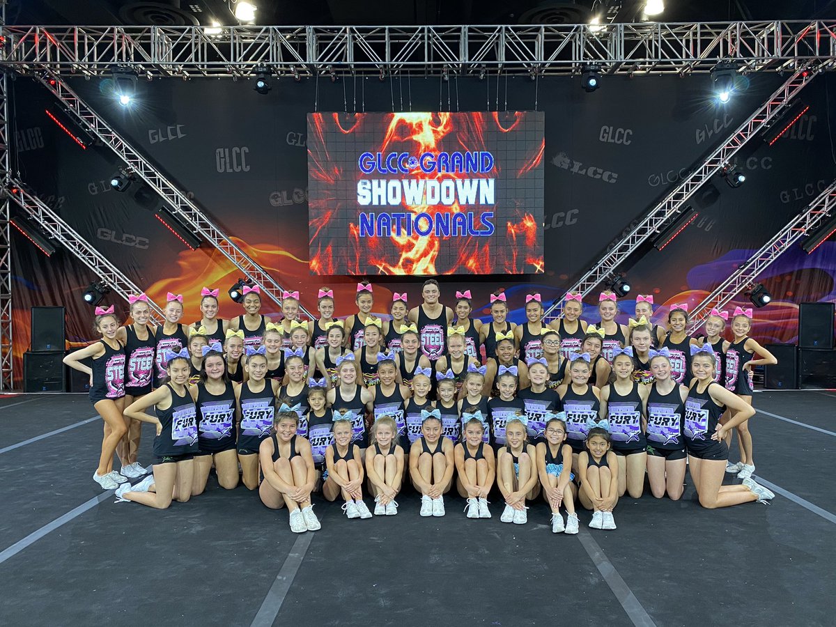 CheerForceOC's tweet image. Another quick practice at the comp, that was fun !😝 #onenationundergreen #greengang