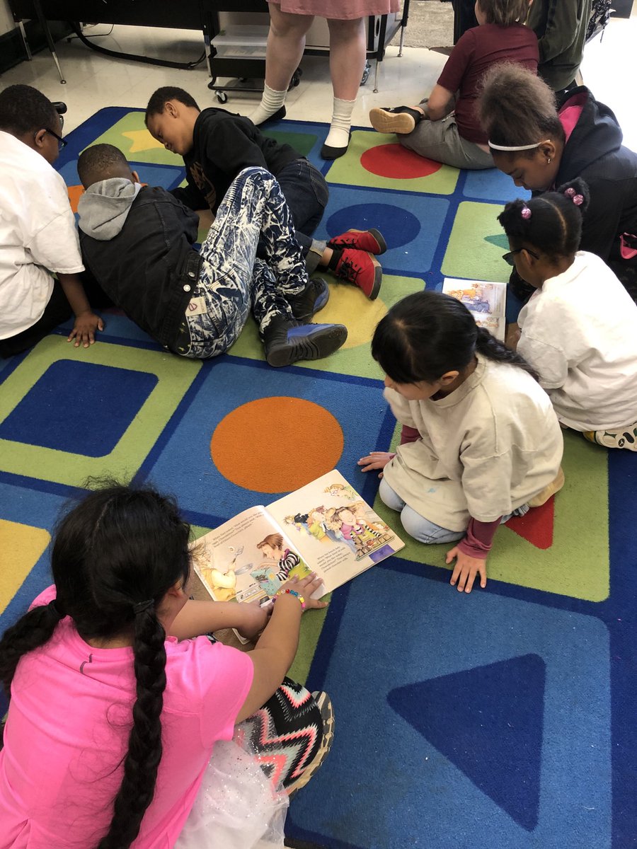 We had the best time reading to our first grade friends today! Actively engaged reading was such a sweet sight to see ☺️📚 ⁦<a href="/GibsonGrizzlies/">Gibson Elementary</a>⁩
