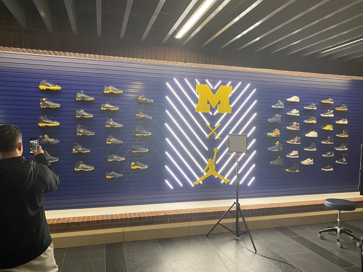 LegacyNE7v7's tweet photo. Thanks to @umichfootball & @emufb for hosting players from #LegacyNE earlier today!
#JoinTheMovement
#Legacy
#LegacyNE7v7
#NoOffseason https://t.co/cbDbKwGm8K