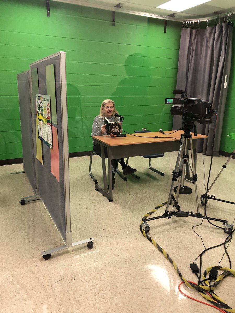 MrsSagerSays's tweet photo. Mrs. Clark kicked off the @LyonsMill One School, One Book program by reading the first chapter of The Wild Robot on the morning announcements! #oneschoolonebook #LMESreads https://t.co/ICTQNLDxMs