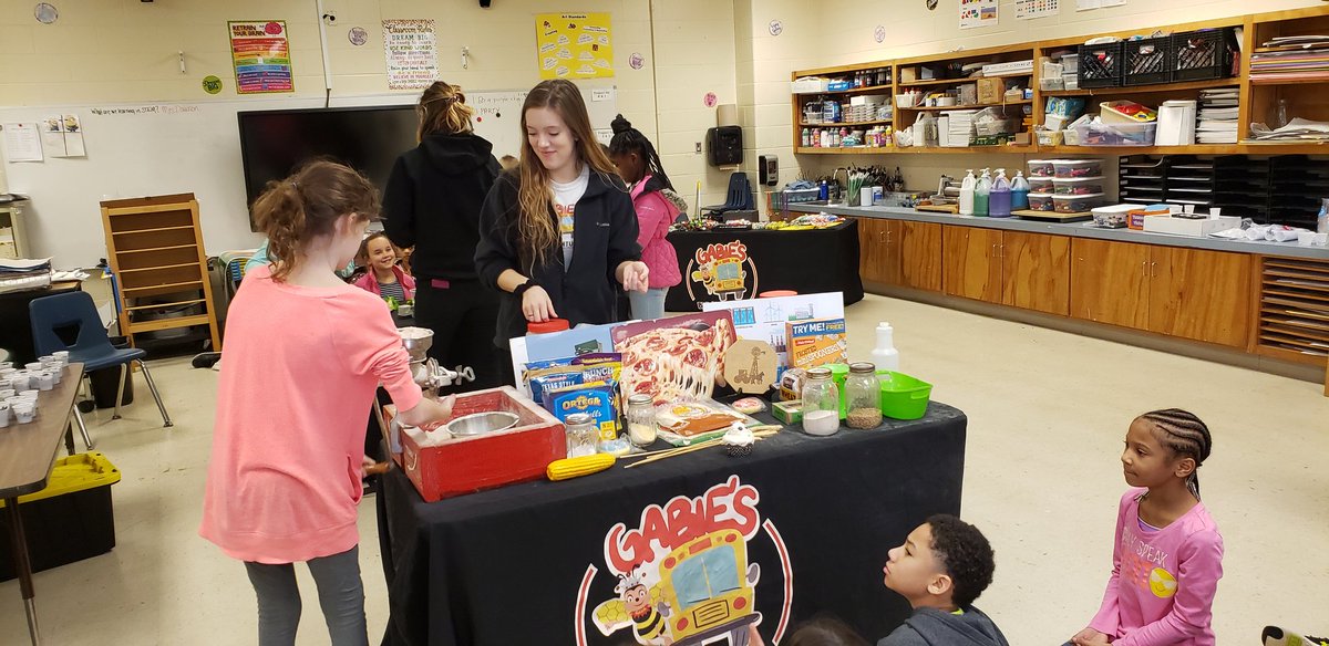 SonjaBNelson's tweet photo. Our kindergarteners and third graders had an in-house agricultural field trip by G.A.B.I.E.  The students used a manual grinder to grind wheat seeds into flour. They had many hands on experiences in the  exhibits. @pauldingboe @gabiebus https://t.co/Cg3CllLML0